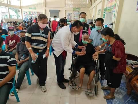 สส.ยโสธร เขต 2 เพื่อไทย เยี่ยมให้กำลังใจ ปชช.มาฉีดวัคซีนป้องกันเชื้อไวรัสโควิด-19