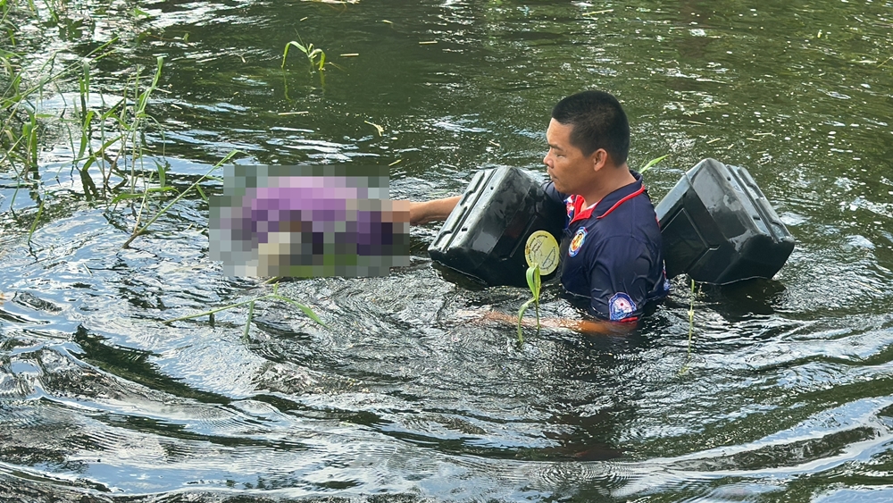 ญาติไล่กล้องตามหาจนเจอร่างชายวัย 48 ปี ตายในบ่อน้ำ หลังป่วยสุขภาพจิต ก่อนปั่นจักรยานหายไป
