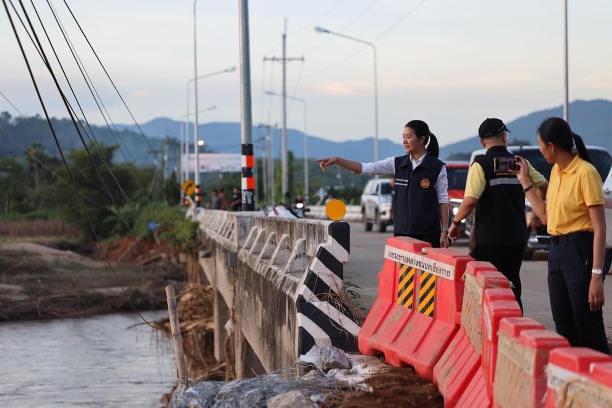 รมช.มหาดไทย ติดตามการซ่อมแซมคอสะพาน ชร.007 ที่ชำรุด และการติดตั้งสะพานเบลีย์ 