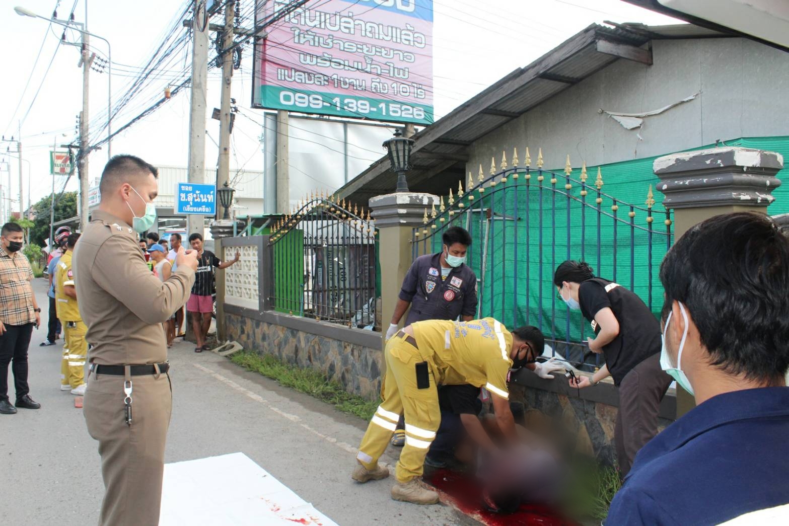 สุดสลด!! รถตู้รับส่งนักเรียนชนเด็กนักเรียนรอรถเสียชีวิต