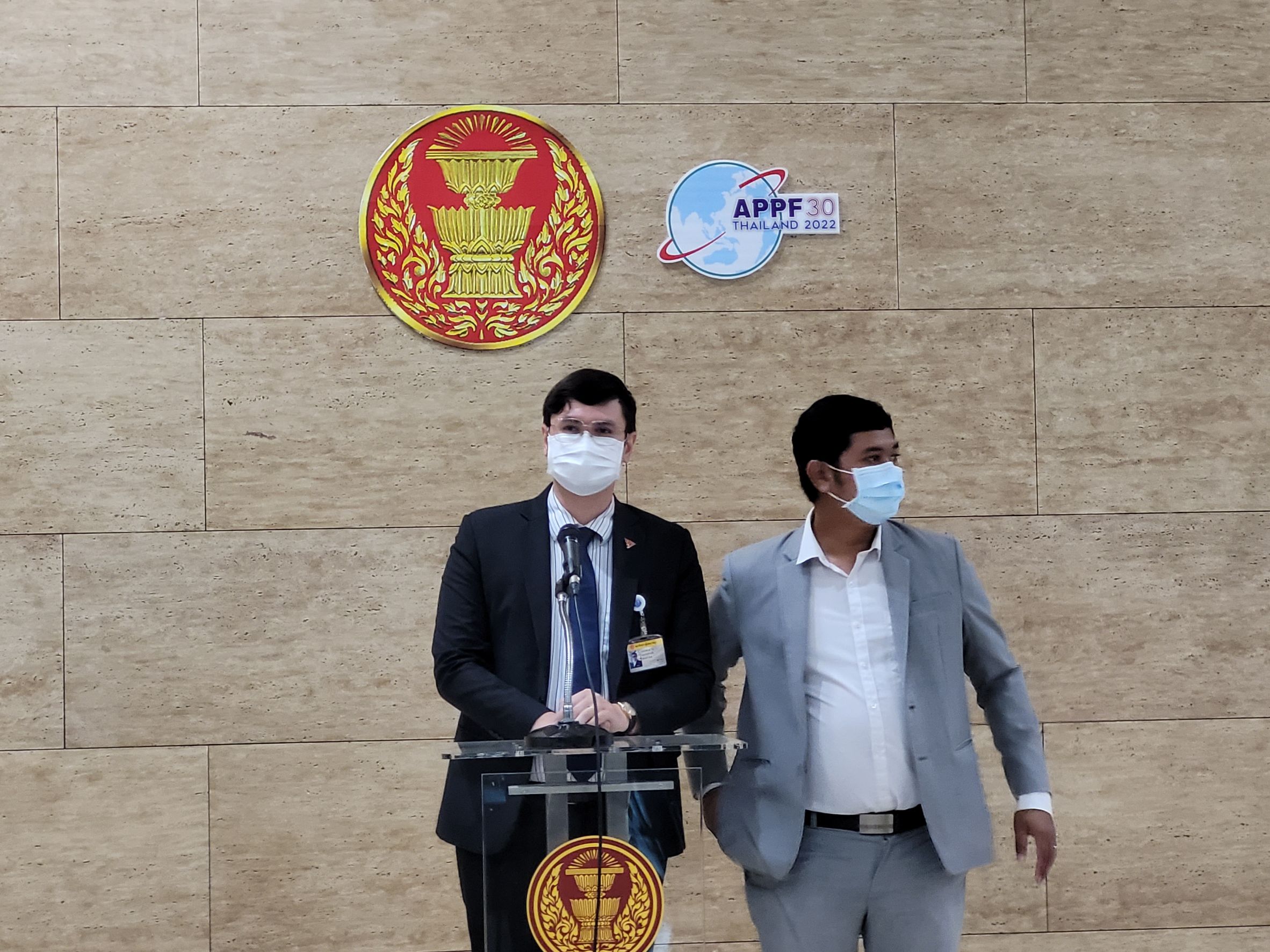 "โรม" เย้ย "มีชัย" มี 2 ร่าง ชี้เอกสารหลุดเช็คกระแสสังคม-ปัญหาภายในรัฐบาล