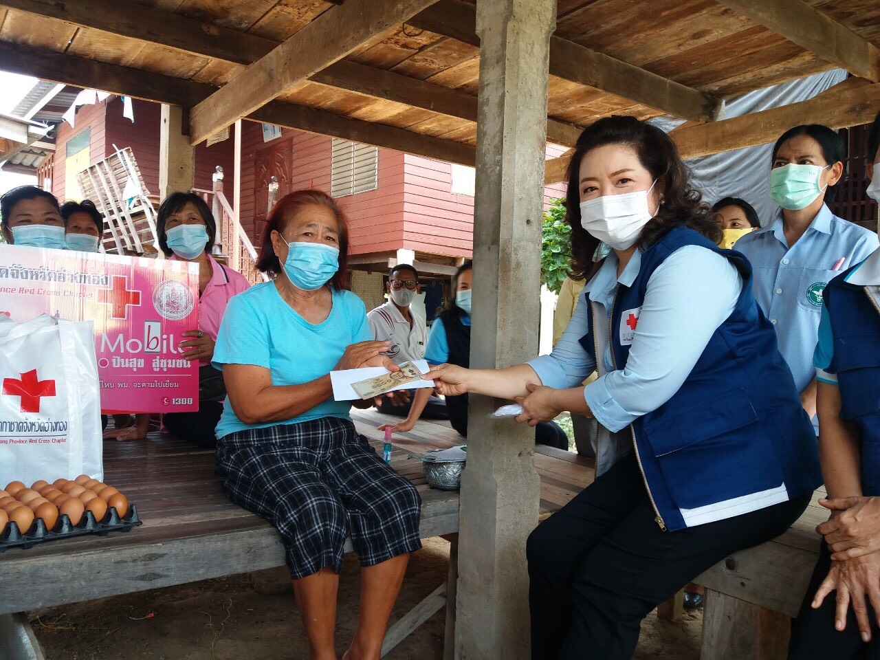 เหล่ากาชาดอ่างทอง จับมือ พมจ. ลงพื้นที่ตามโครงการกาชาดพบปะเยี่ยมเยียน  ผู้สูงอายุ ผู้ป่วยติดเตียง ผู้ด้อยโอกาส ต.บางระกำ