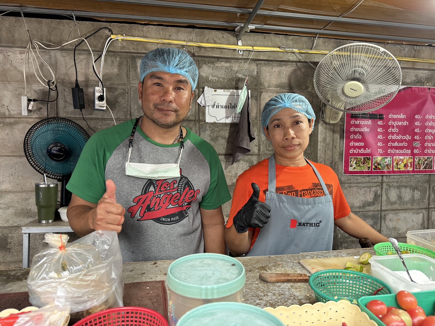 อดีตสาวโรงานผันตัวเปิดร้านส้มตำ "ร้านกล้วยตำแซ่บ"ที่กาฬสินธุ์ลูกค้าติดใจรสมือล้นหลาม