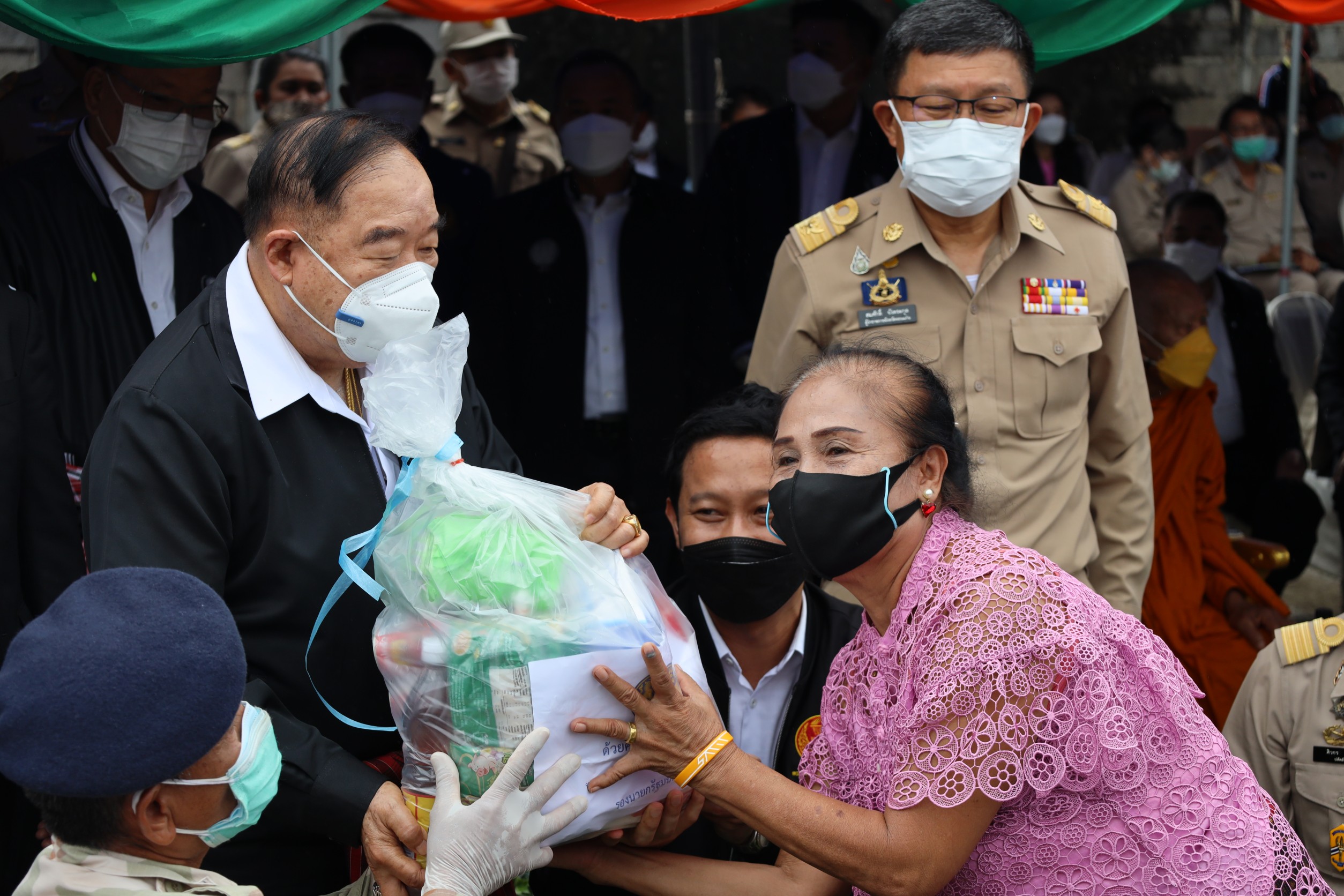 ลุงป้อม อวยพรปีใหม่ คนไทย สุขภาพดี มีความสุข ย้ำประชาชนต้องอยู่ดีกินดี