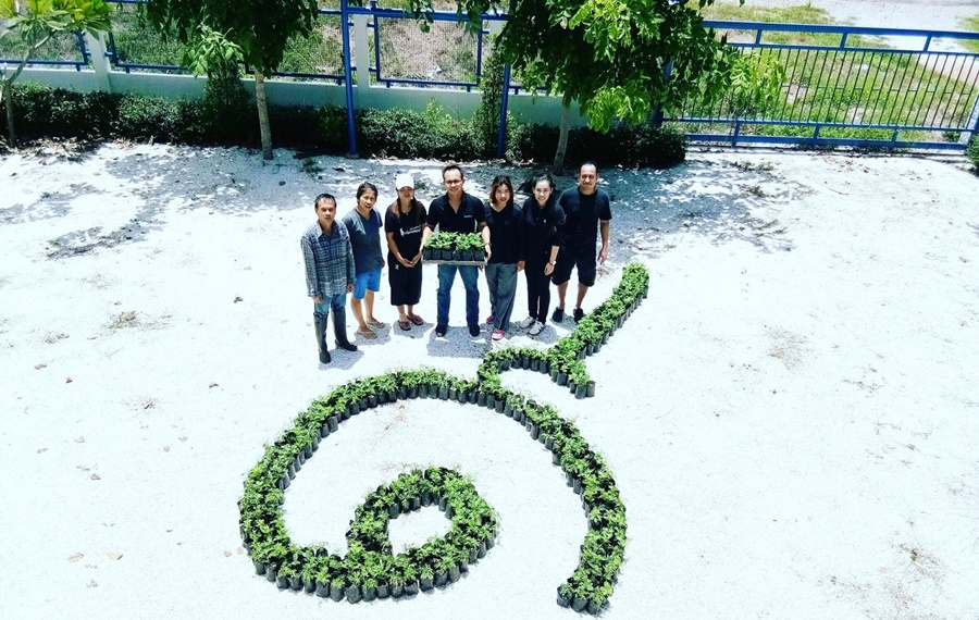 อุทัยธานี ร่วมกันปลูกดอกดาวเรืองด้วยใจถวายพ่อของแผ่นดิน 