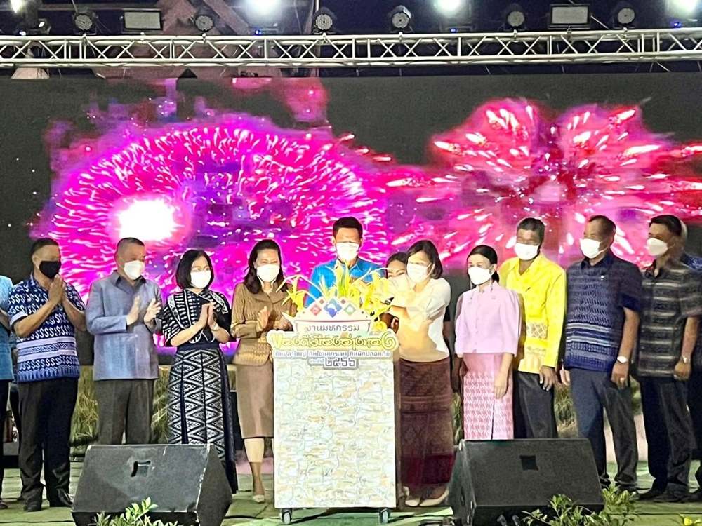 พ่อเมืองอ่างทอง เปิดงานมหกรรมของดีเมืองอ่างทอง “มหกรรมกินปลาใหญ่ กินไข่นกกระทา กินผักผลไม้ปลอดภัย” ประจำปี 2566 