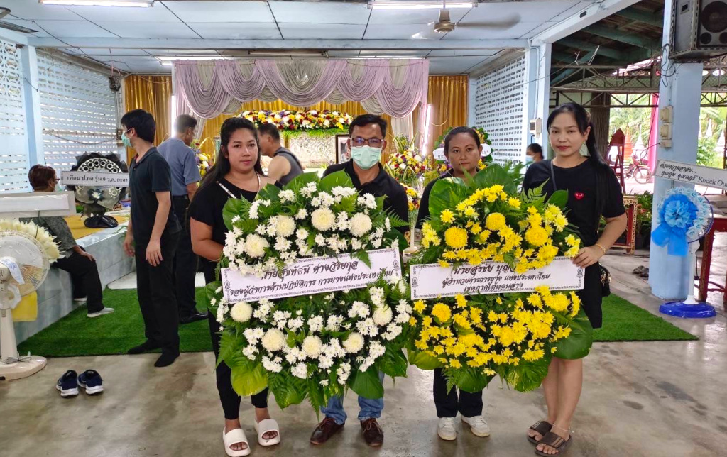 กยท. ร่วมไว้อาลัยผู้เสียชีวิตจากเหตุโกดังพลุระเบิด เร่งเยียวยากลุ่มชาวสวนยาง