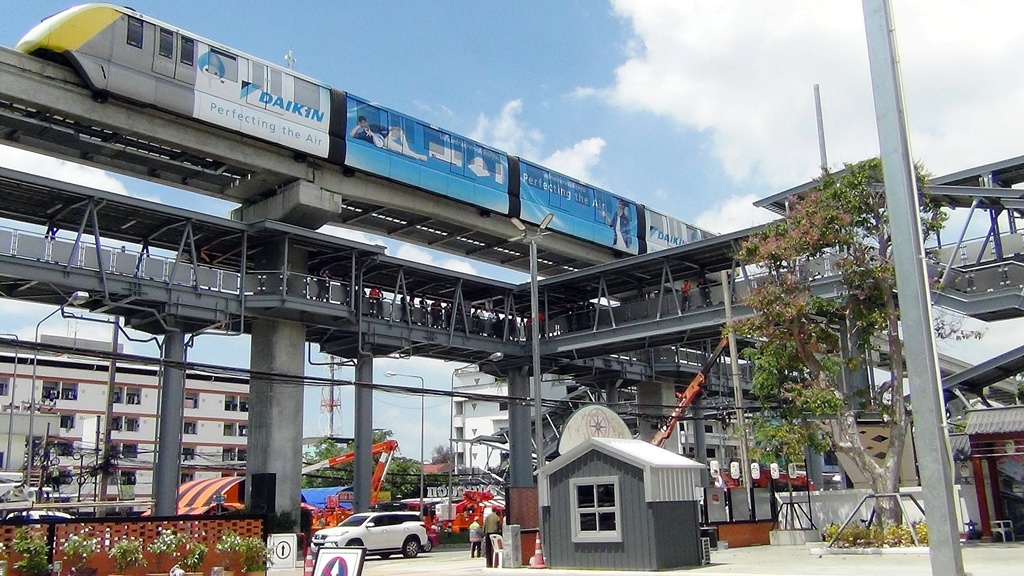 เส้นแรกสมุทรปราการ! IMEA ลุยรื้อถอนเสา-สายไฟฟ้า ตามแนวรถไฟฟ้าสายสีเหลือง ถนนสวย ไร้เสาสาย @เทพารักษณ์