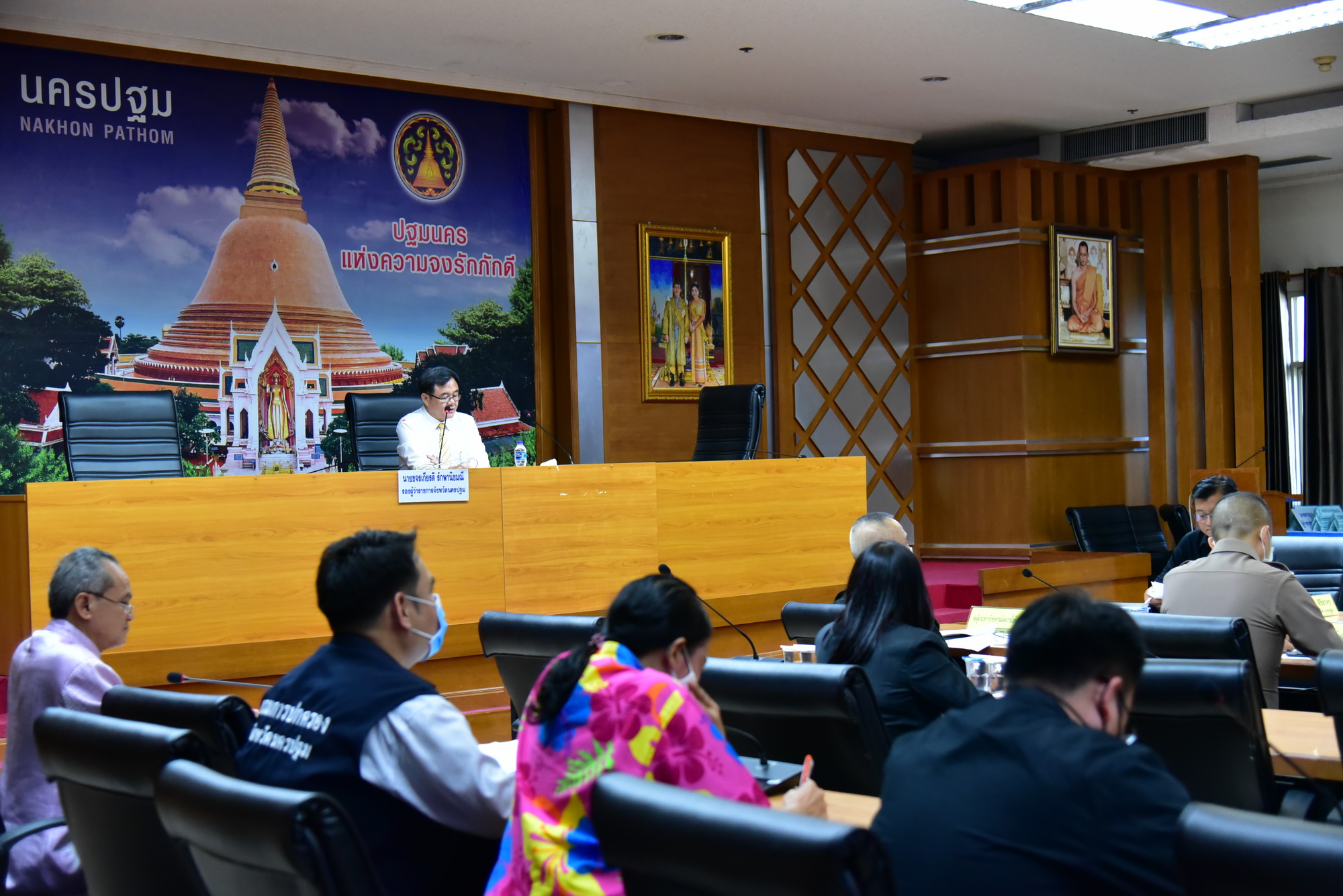 นครปฐม ประชุมขับเคลื่อนไทยไปด้วยกัน เร่งช่วยเหลือเยียวยาผู้ได้รับผลกระทบโควิด-19