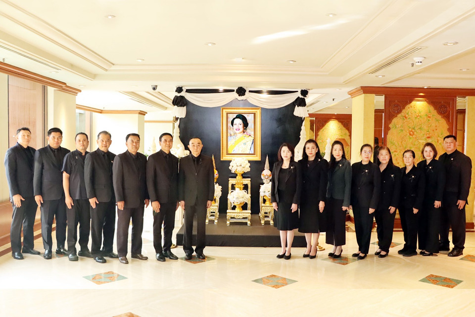 โรงแรมดิ เอมเมอรัลด์ จัดพิธีแสดงความอาลัยถวายแด่ "พระพันปีหลวง" น้อมรำลึกพระมหากรุณาธิคุณ
