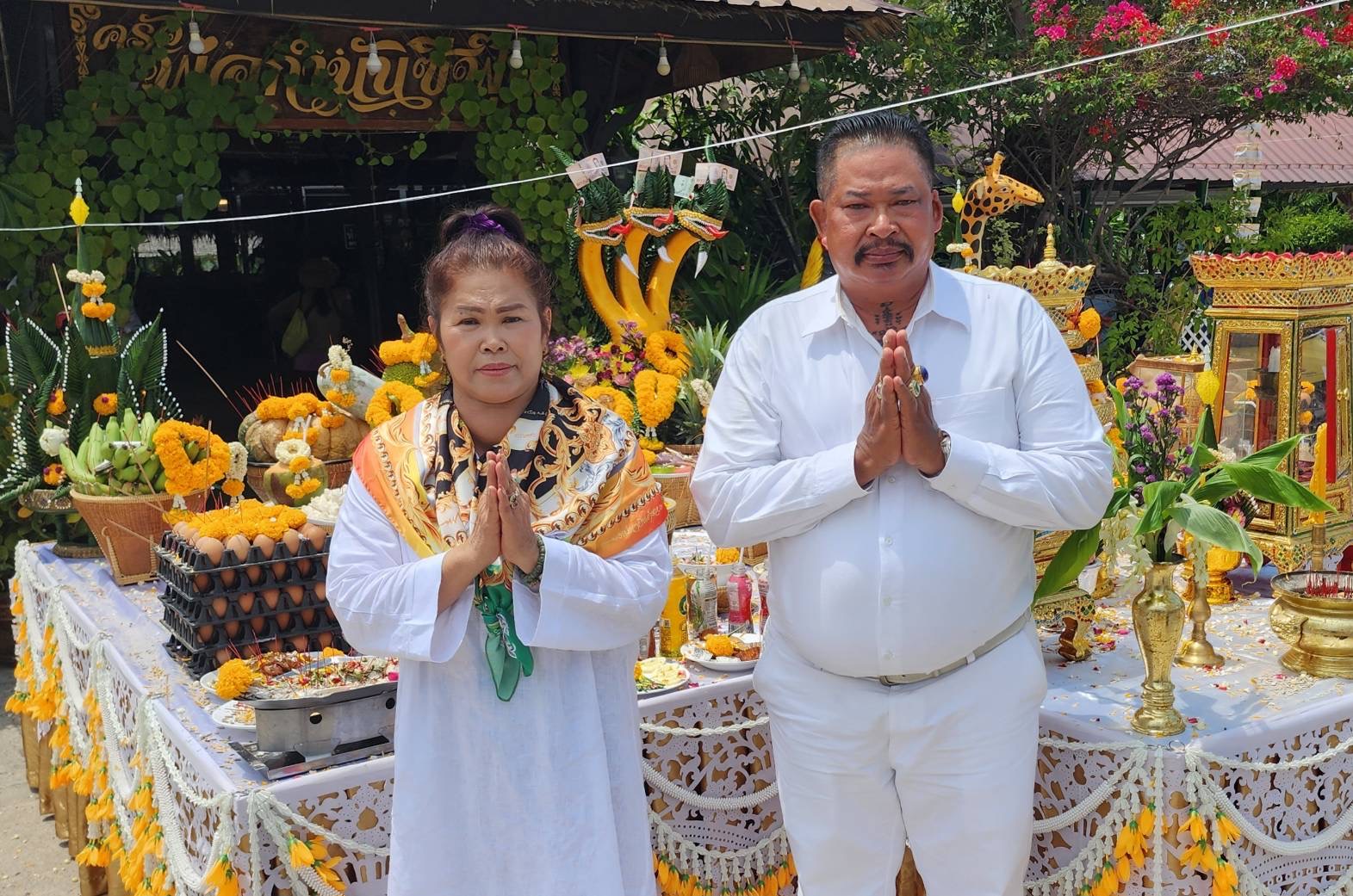 ฮือฮา “กำนันเผ่น” ส.ส.สอบตก ถูกรางวัลที่ 1 รับ 24 ล้าน จุดประทัดถวาย “พ่อปู่ศรีอนันตนาคราช” ได้หางเลขเหมือนกัน 3 ใบ
