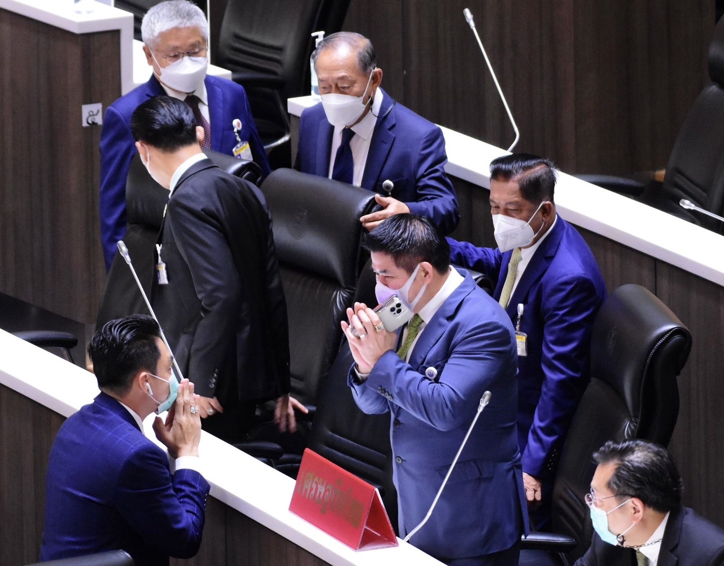 โผล่ร่วมประชุมรัฐสภา! "ธรรมนัส" มาแล้ว สยบลือสะพัดย่องไปดูไบ หลัง "ชูวิทย์" เปิดยุทธการแฉธุรกิจจีนเทา