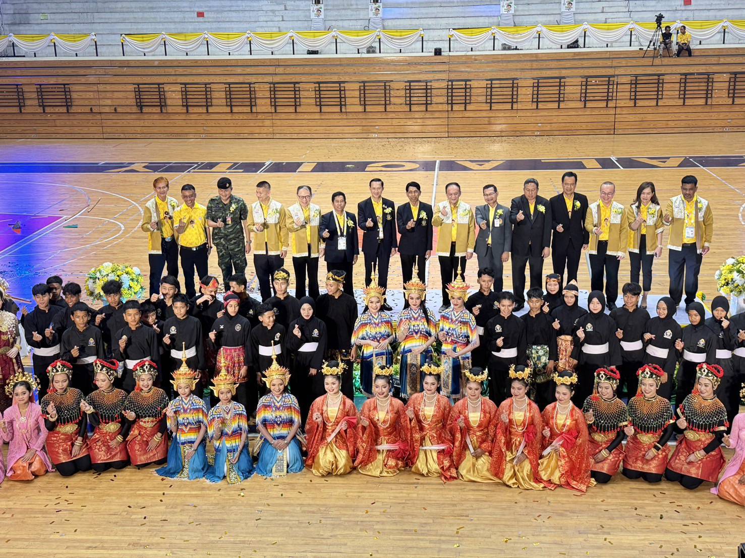 พ่อเมืองนราธิวาส นำทัพนักกีฬา ร่วมพิธีเปิดการแข่งขันกีฬาเยาวชนแห่งชาติ ครั้งที่ 40