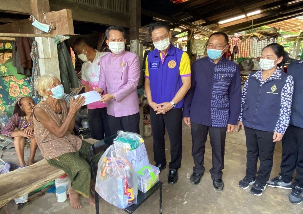 รองผู้ว่าฯยโสธร นำทีมลุยแก้จนแบบพุ่งเป้า "คนยโสธรไม่ทอดทิ้งกัน"
