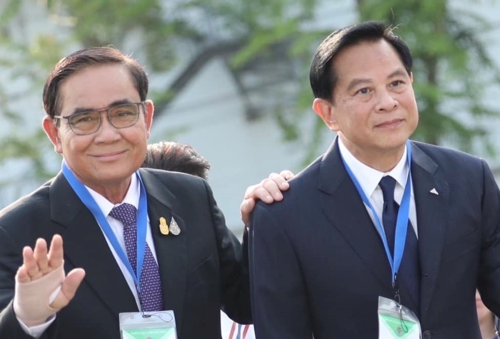 "พีระพันธุ์" เผย "บิ๊กตู่" วางมือการเมือง ไม่ต้องการให้ "รทสช." ถูกโยงตั้ง "รัฐบาลเสียงข้างน้อย" ย้ำอยู่เคียงข้างพรรคตลอดไป 