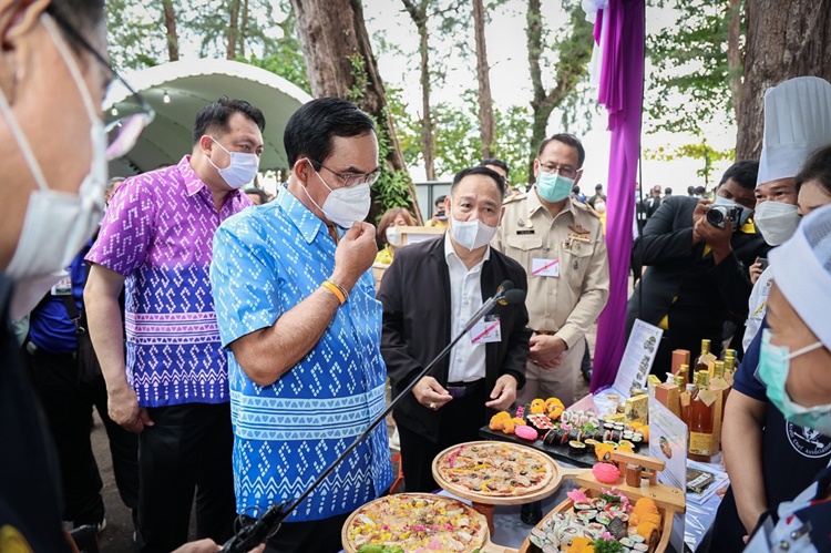 รมว.สุชาติ ร่วมคณะนายกฯ ลงกระบี่ เยี่ยมกลุ่มแรงงานนอกระบบ เพิ่มผลิตภาพ สร้างอาชีพรองรับธุรกิจท่องเที่ยวอันดามัน 