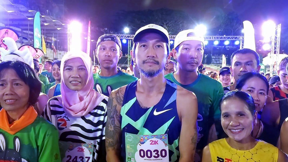 "ตูน บอดี้สแลม" วิ่งระยะ 21 กิโลเมตร รายการ "Betong 21 HalfMarathon"  