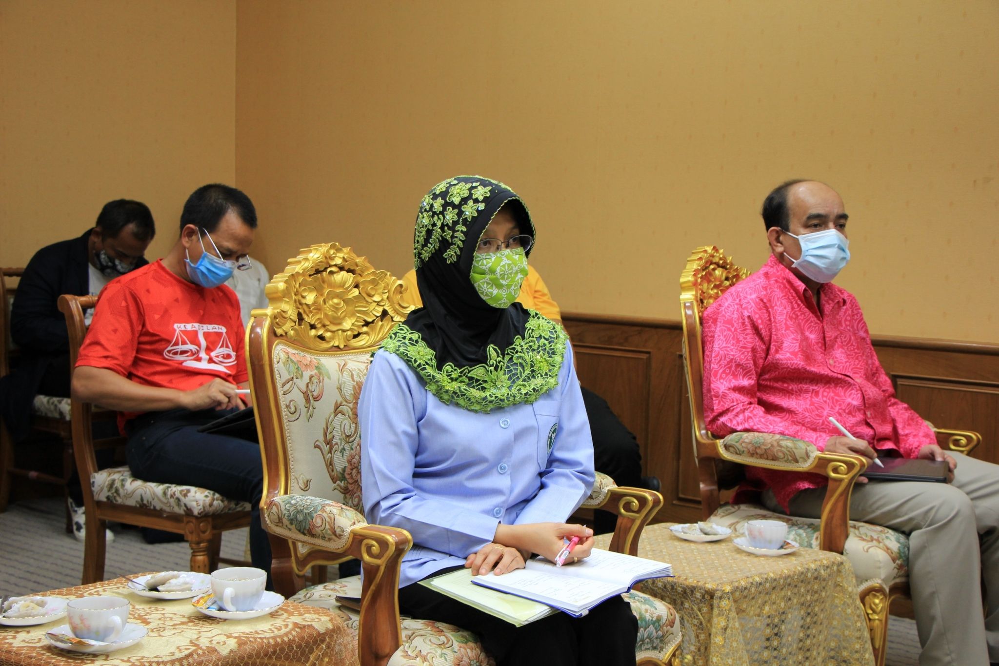 ส.ส.3 จังหวัดชายแดนใต้พบผู้ว่าฯนราธิวาส  พร้อมช่วยเหลือประชาชนจากสถานการณ์โควิด-19
