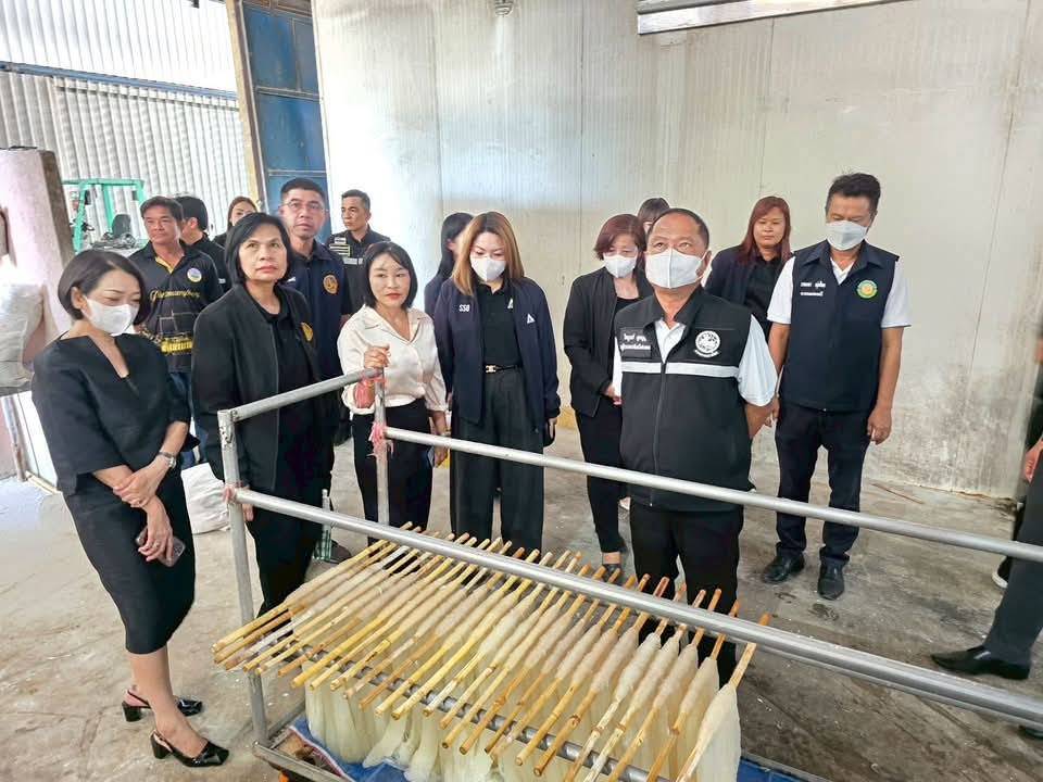 รองผู้ว่าฯ อ่างทอง ลงพื้นที่ อ.แสวงหา ตรวจสถานประกอบการ ยกระดับมาตรฐานแรงงานไทย 