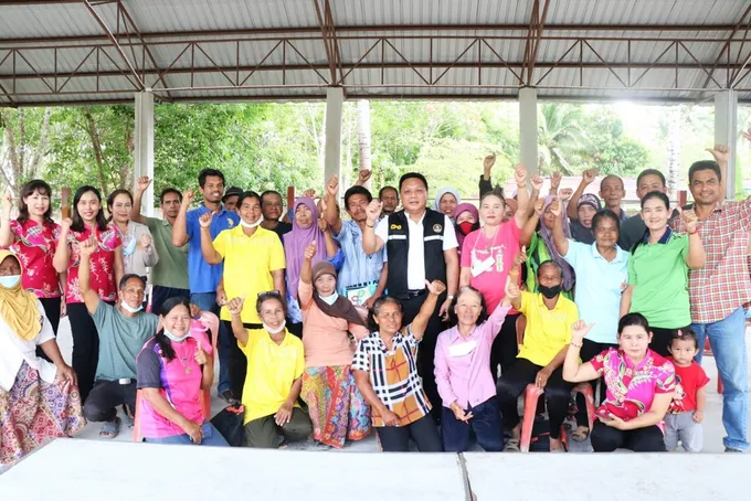สหกรณ์สงขลา พบสมาชิกกลุ่มเกษตรกร โครงการ คทช. บ้านสะพานไม้แก่น