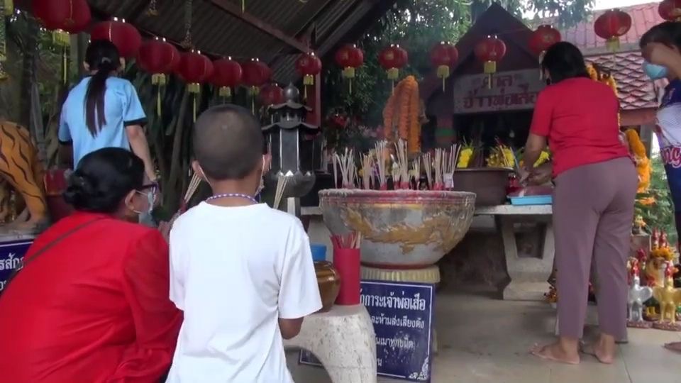 ปราจีนบุรี เลี้ยงโต๊ะจีนเจ้าพ่อเสือ หลังสาวแต่งงานไม่มีลูก ขอเจ้าพ่อไม่ผิดหวัง พามาจับลูกปิงปอง ได้เลข 3 ตัว