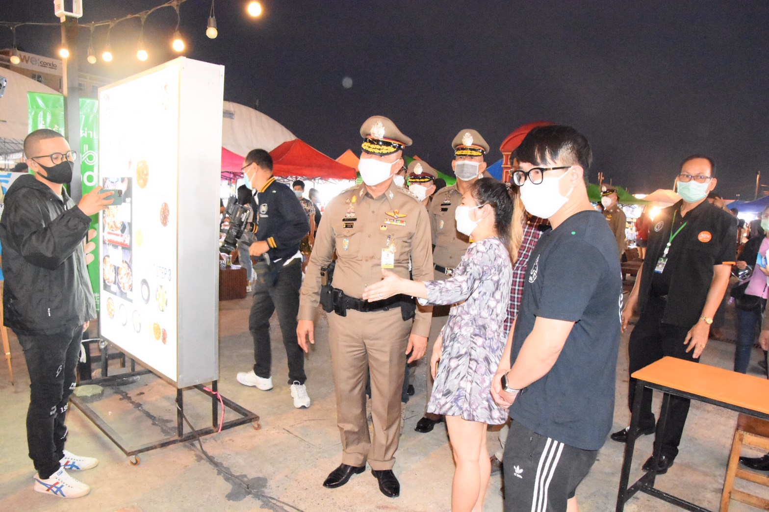"บิ๊กอู๊ด"ตรวจเยี่ยมตลาดนัดเลียบด่วน
