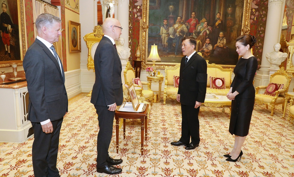 ในหลวง-พระราชินี  พระราชทานพระบรมราชวโรกาสให้ เอกอัครราชทูตต่างประเทศประจำประเทศไทย เฝ้าฯ กราบบังคมทูลลา