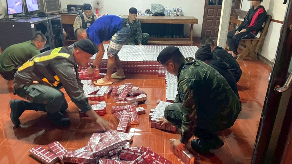 ทหาร ฉก.ลาดหญ้า สกัดบุหรี่เถื่อนล็อตใหญ่ มูลค่าเกือบ 10 ล้าน