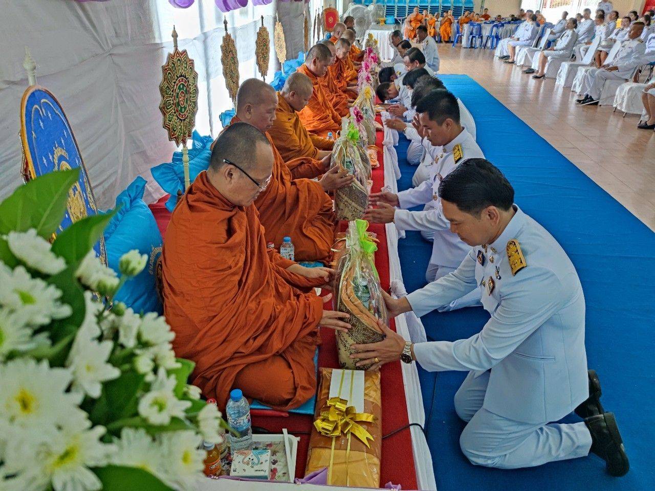 อำเภอคำเขื่อนแก้วทำบุญตักบาตรถวายเป็นพระราชกุศลและกิจกรรมเฉลิมพระเกียรติ