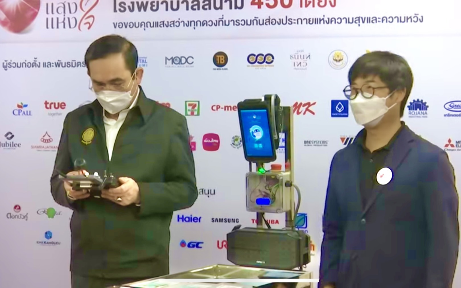 นายกรัฐมนตรี ตรวจเยี่ยมโรงพยาบาลสนามแสงแห่งใจ