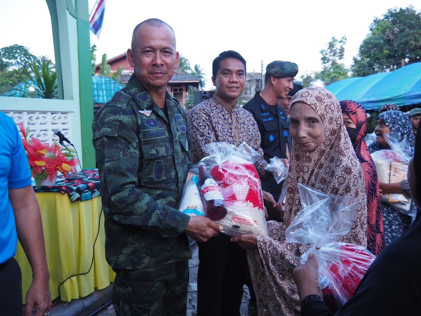 ผบ.ฉก.นราธิวาสร่วมกิจกรรมรอมฎอนสัมพันธ์เสริมสร้างสันติสุขคืนความสุขสู่ชายแดนใต้ 