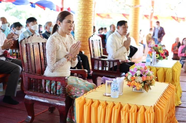 ที่ปรึกษารมว.กระทรวงศึกษาธิการเป็นประธานทอดกฐินสามัคคีที่อุบลฯ