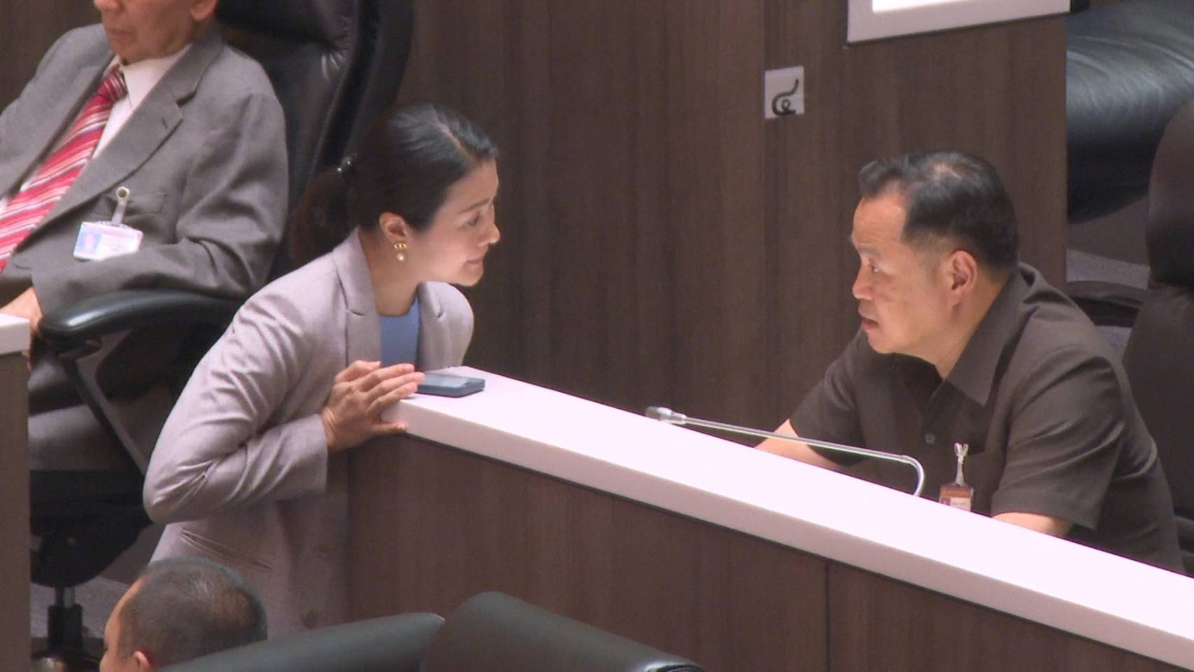 "ธีรรัตน์"  มท.4  ฝากตัว  "อนุทิน" ปรึกษางานกระทรวงคลองหลอด กลางสภาฯ