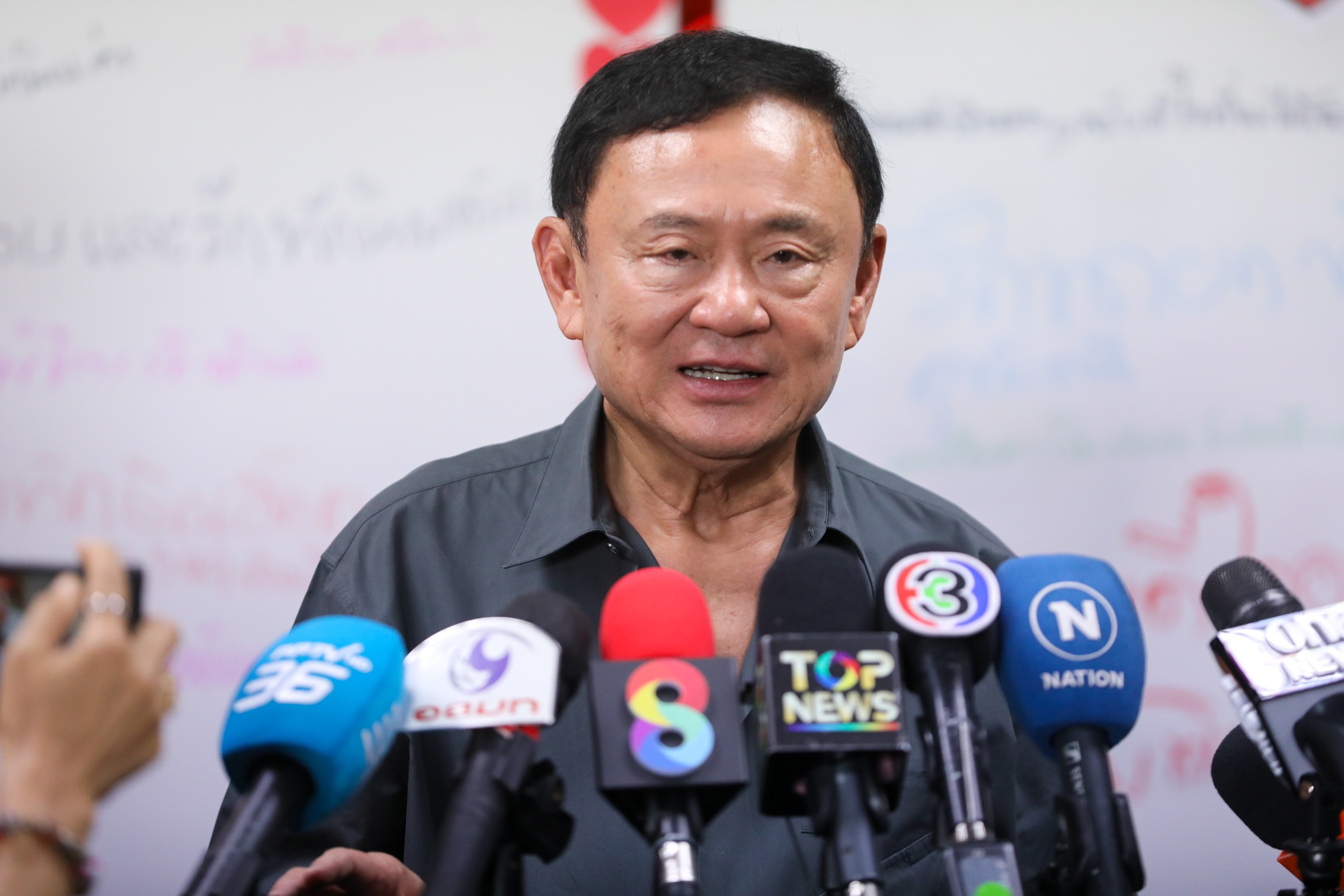 "ทักษิณ" แจงเดินสายพบ "มวลชนคนเสื้อแดง" ปัดปลุกความขัดแย้งในประเทศ โวมีแต่จะสร้างสามัคคี 