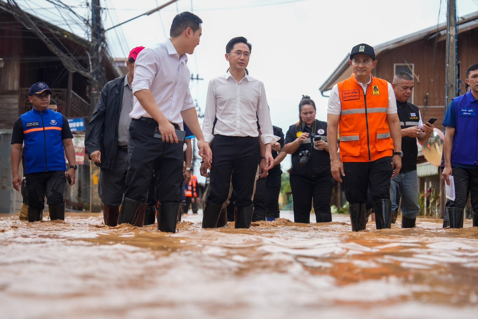 “ยศชนัน” ลุยน้ำท่วมน่าน! สั่งด่วนยกระดับเตือนภัย เตรียมศูนย์พักพิง