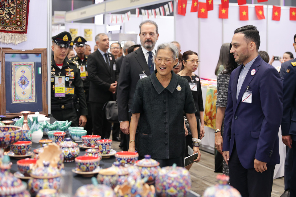 "กรมสมเด็จพระเทพฯ" ทรงเปิดงานและทรงเยี่ยมร้าน "งานออกร้านคณะภริยาทูต ครั้งที่ 59"