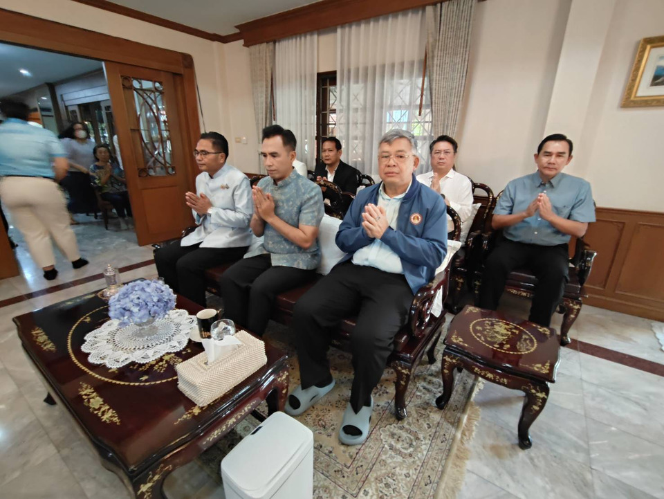 ลูกหลานจัดพิธีรำลึกถึง "คุณพ่อนิยม-คุณแม่สำราญ วรปัญญา" แม้เสียชีวิตหลายปี