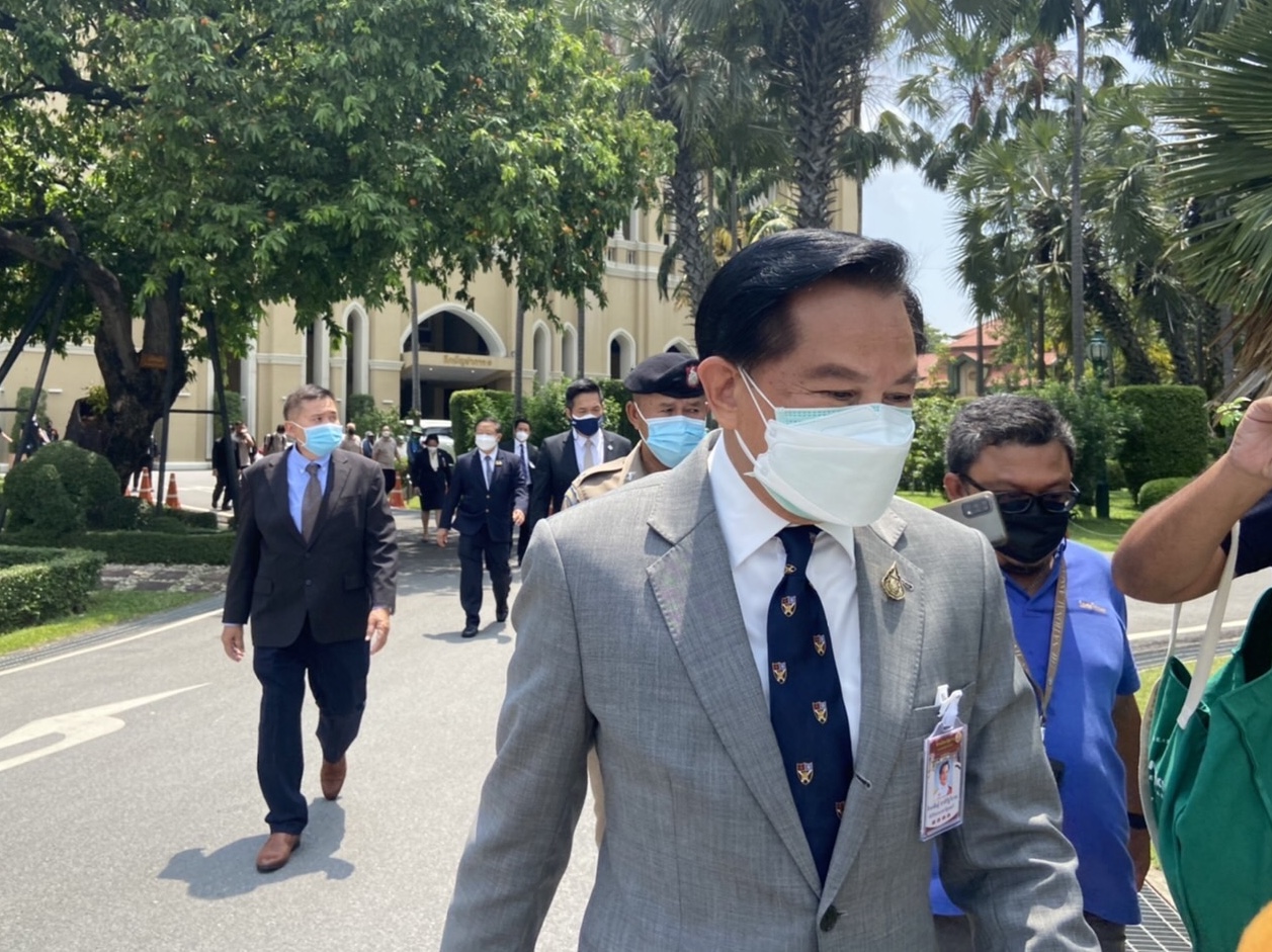 “พีระพันธุ์” ปัดตอบนั่งหัวหน้าพรรครวมไทยสร้างชาติ บอกยังไม่ได้ตัดสินใจ