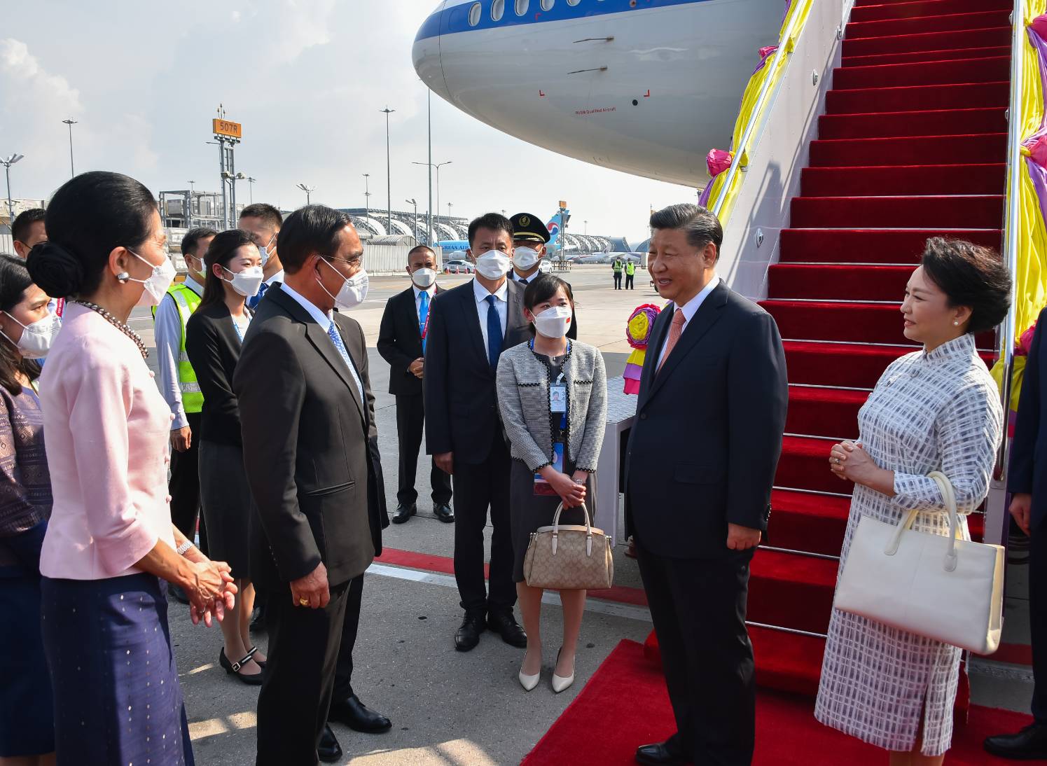 ผู้นำต่างชาติเดินทางมาถึงไทยเตรียมประชุมเอเปค 2022 วันพรุ่งนี้