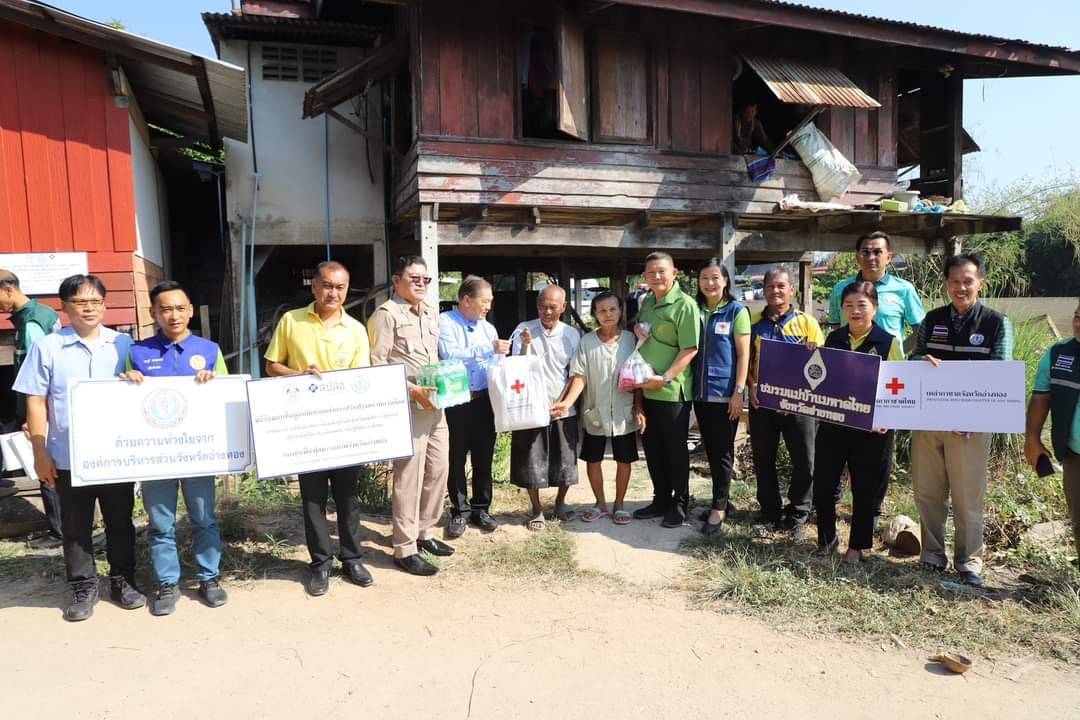 ผู้ว่าฯ-นายกอบจ.อ่างทอง ร่วมมอบบ้านพัก 6 หลังตามโครงการปรับสภาพแวดล้อมที่อยู่อาศัย