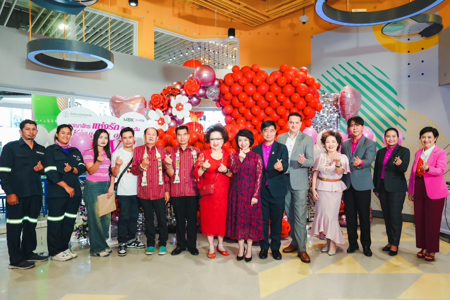 เอ็ม บี เค เซ็นเตอร์ ร่วม สำนักงานเขตปทุมวัน จัดกิจกรรมจดทะเบียนสมรสต้อนรับวาเลนไทน์ งาน “อาณาจักรแห่งรัก@ปทุมวัน” 