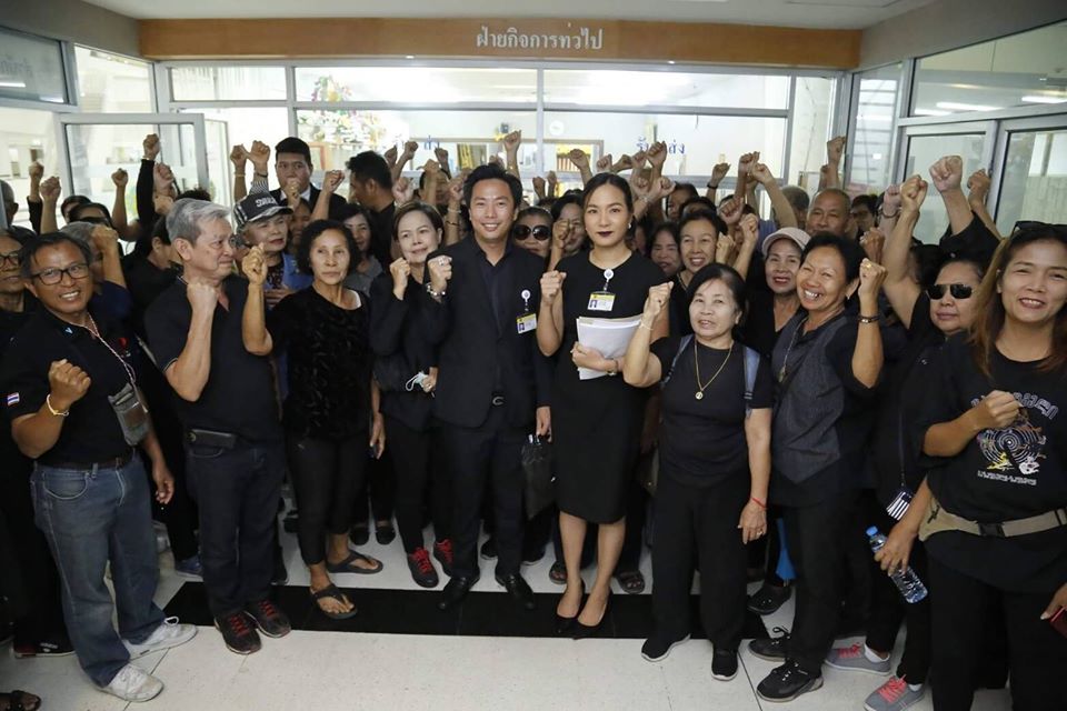 "ลูกพรรคอนค."แต่งดำบุกกกต.รอบ 3 ขอคัดสำเนาการสืบสวนคำวินิจฉัยกกต.ปมมติยุบพรรค   