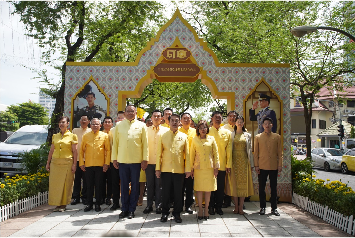 “สุริยะ” เปิดนิทรรศการ “73 พรรษา ทศมราชัน ขวัญประชา” เฉลิมพระเกียรติพระบาทสมเด็จพระเจ้าอยู่หัว เนื่องในโอกาสวันเฉลิมพระชนมพรรษา 