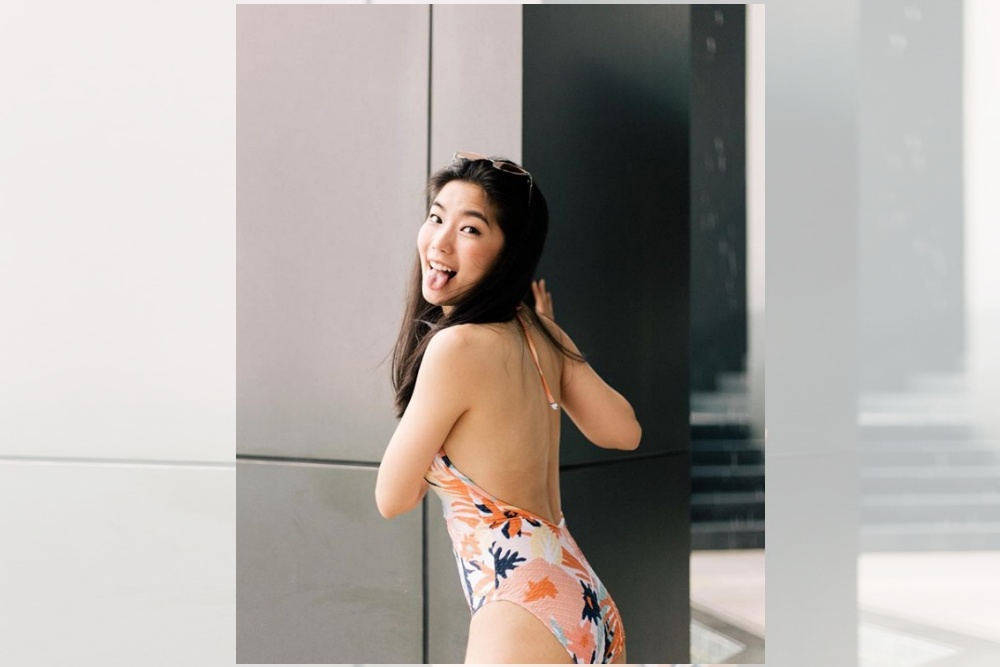 'ก้อย อรัชพร' เซ็กซี่ขี้เล่น ในชุดว่ายน้ำอวดแผ่นหลังสุดปัง