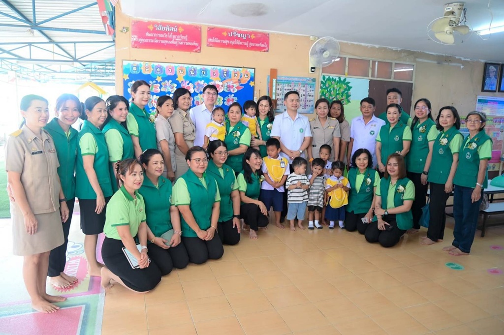 ส.แม่บ้านสาธารณสุข-เทศบาล ต.ท่าไม้ เยี่ยมศูนย์พัฒนาเด็กเล็กบ้านกระต่ายเต้น ติดตามโครงการพัฒนาการเด็กปี 2568