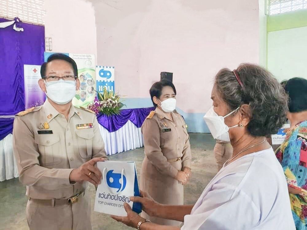 พม.-แว่นท็อปเจริญ-มูลนิธิสงเคราะห์เด็กฯจัดโครงการ  แว่นตาผู้สูงวัยในสมเด็จพระเทพรัตนราชสุดาฯ จ.ตาก