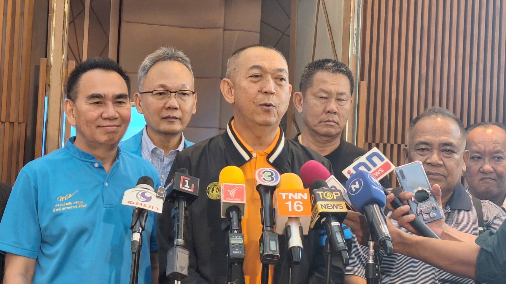 “หัวหน้าปชป.” ยันไม่มี “พท.- ทักษิณ” ต่อสายล็อบบี้ซักฟอกม.152 พร้อมให้กำลังใจ “ก.ก.” สู้คดียุบพรรค 