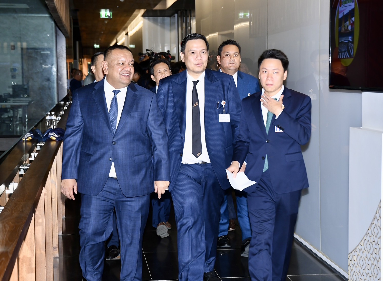 ไร้เงา "บิ๊กป้อม-ธรรมนัส" ร่วมประชุม ขับ "ก๊วน 20 ส.ส." พ้น พปชร. “ไผ่ ลิกค์” ปัดดีลแลกเบรกสอบ "ไร่ภูนับดาว" 