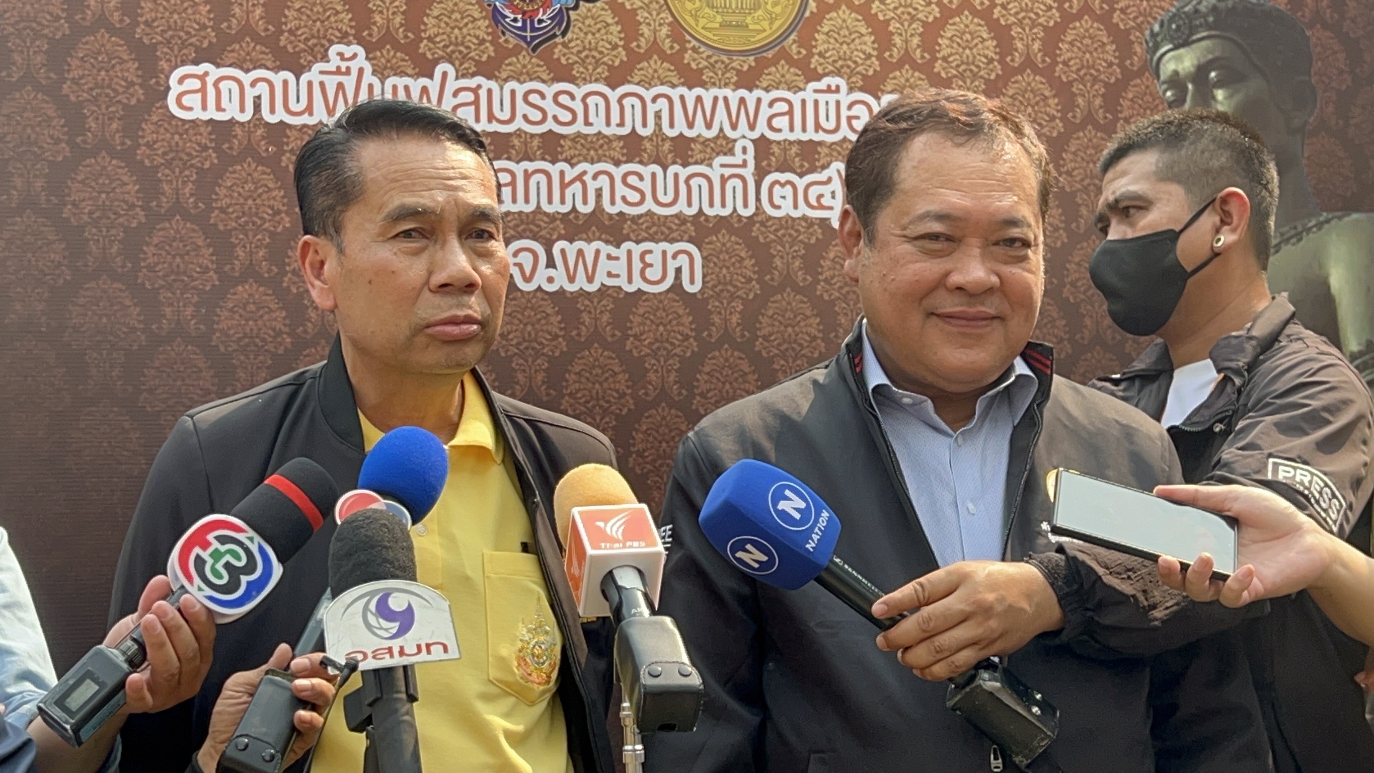 "บิ๊กทิน-รมว.ยุติธรรม" เยี่ยมศูนย์บำบัดฟื้นฟูผู้ติดยาเสพติด มทบ. 34  ย้ำคนติดยาไม่ใช่อาชญากร เป็นความพลาดพลั้ง ใช้เมตตาธรรมให้โอกาส