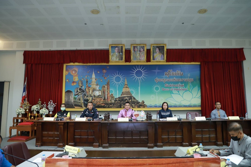 ผู้ว่าฯสุโขทัย ประชุมคณะกรรมการจัดงานประเพณีลอยกระทง เผาเทียน เล่นไฟ จังหวัดสุโขทัย ประจำปี 2566